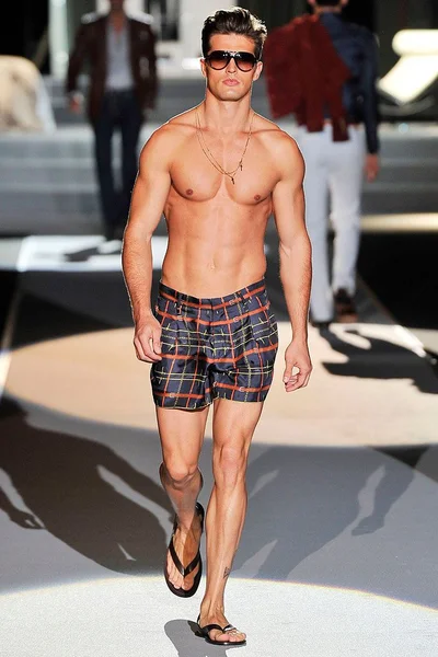 Look 32